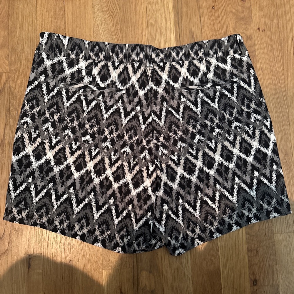 Spanx The Get Moving Shorts Womens Large Black White Ikat Geometric Print RN1121 - Picture 5 of 7